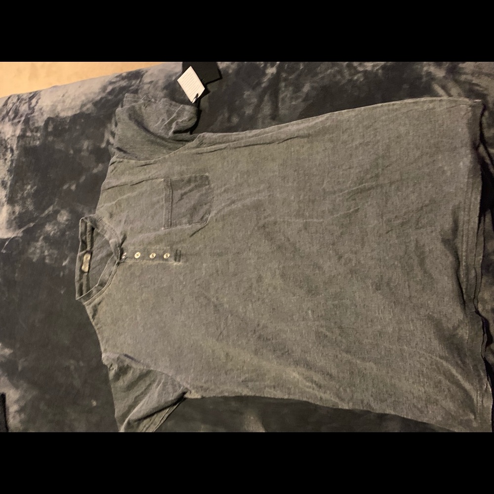 Tee shirt